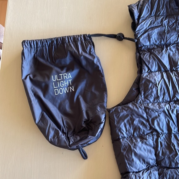 Uniqlo puffer vest jacket - Picture 5 of 5